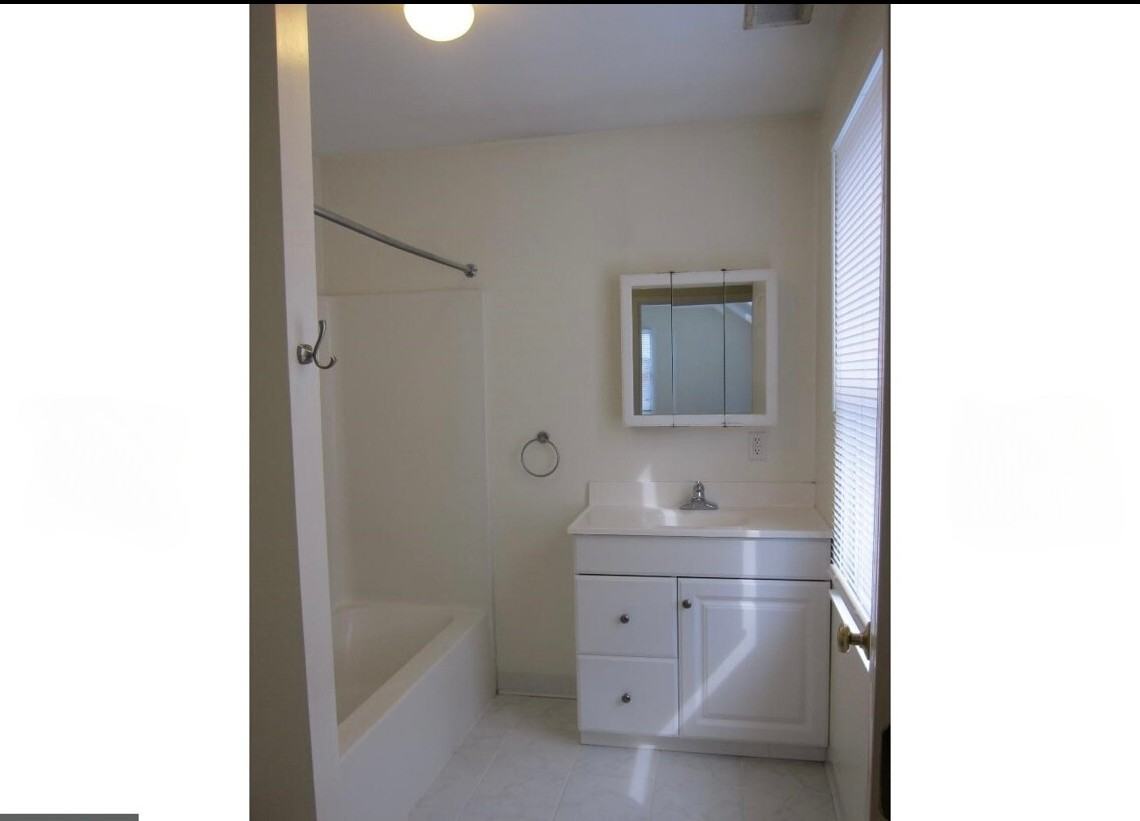 20 W Franklin Ave #A1 - Photo 2 of 14