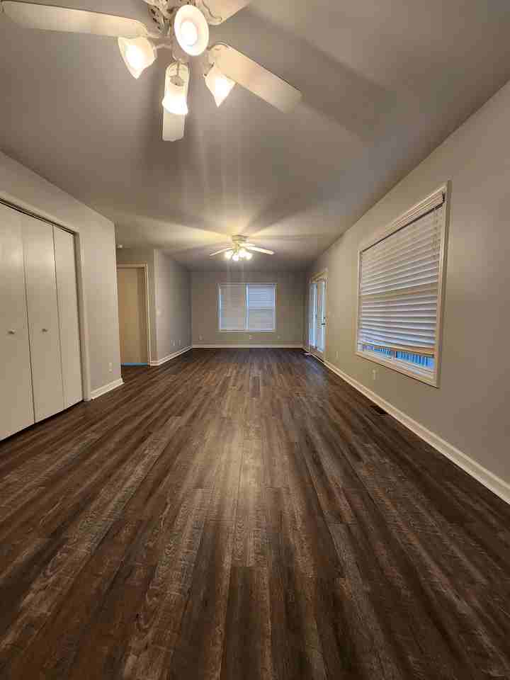 919 919 Nottingham DriveApt B #2 - Photo 4 of 8