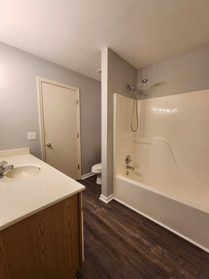 919 919 Nottingham DriveApt B #2 - Photo 7 of 8