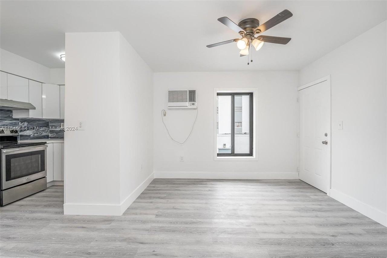 852 Sw 1st St #4 - Photo 2 of 8