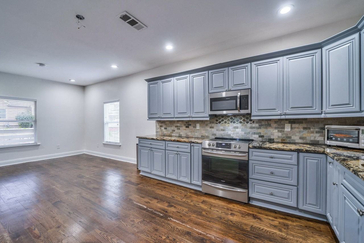 Thurmond St Nw - Photo 2 of 4