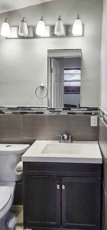 Hertha Ave - Photo 2 of 9