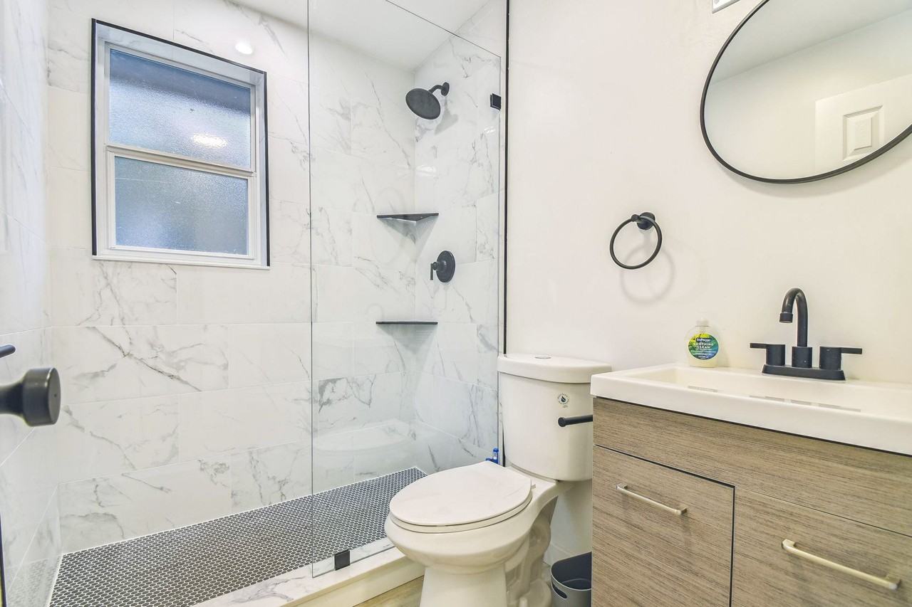 Xenia St N - Photo 2 of 18