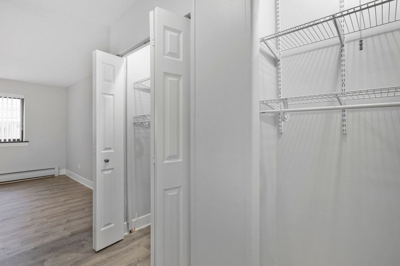 6758 N. Sheridan Rd. - Photo 6 of 30