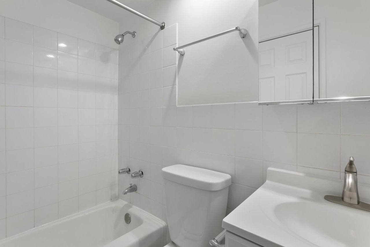 6758 N. Sheridan Rd. - Photo 7 of 30