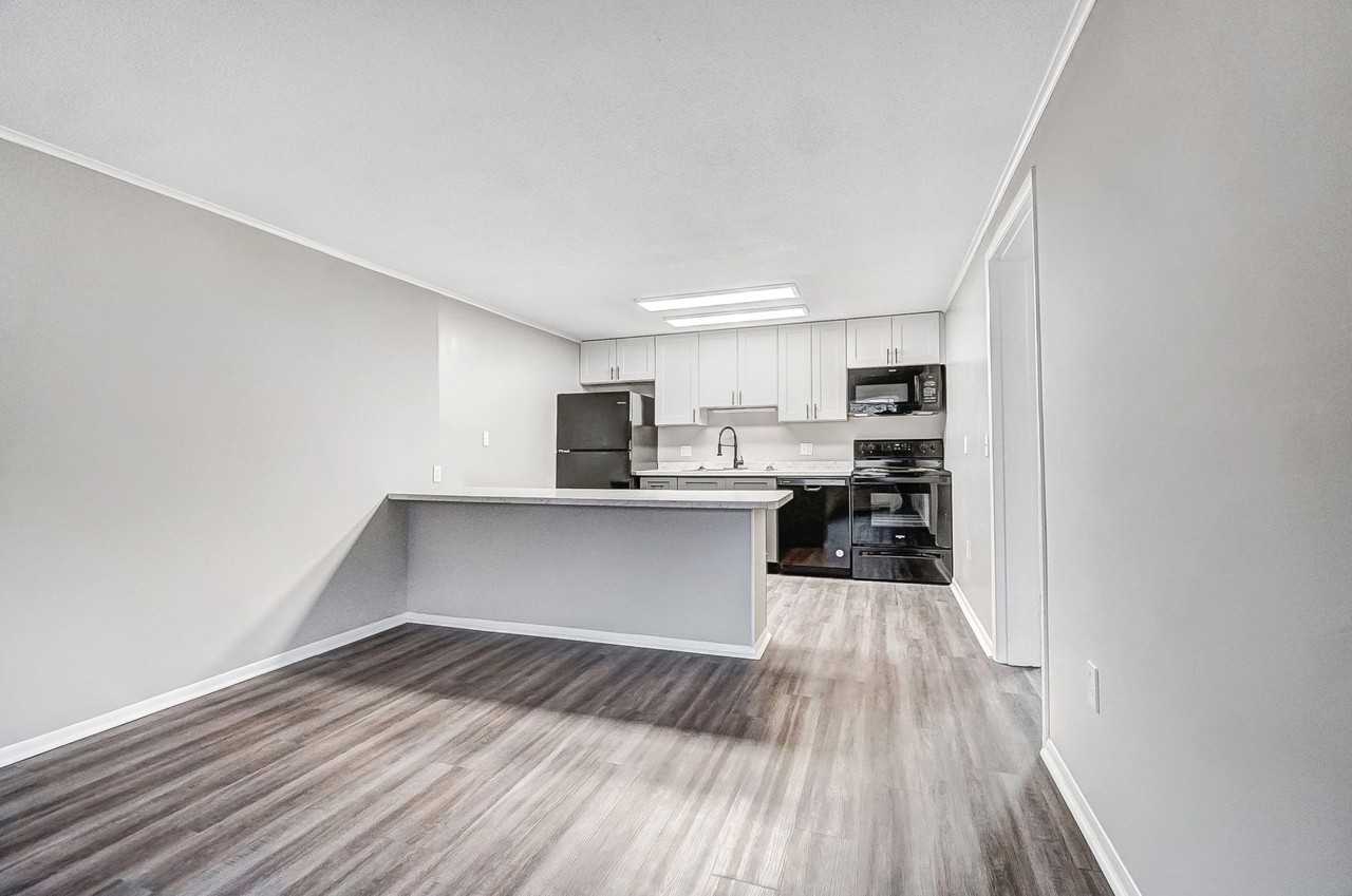 Poplar Ridge Apartments - Photo 4 of 22