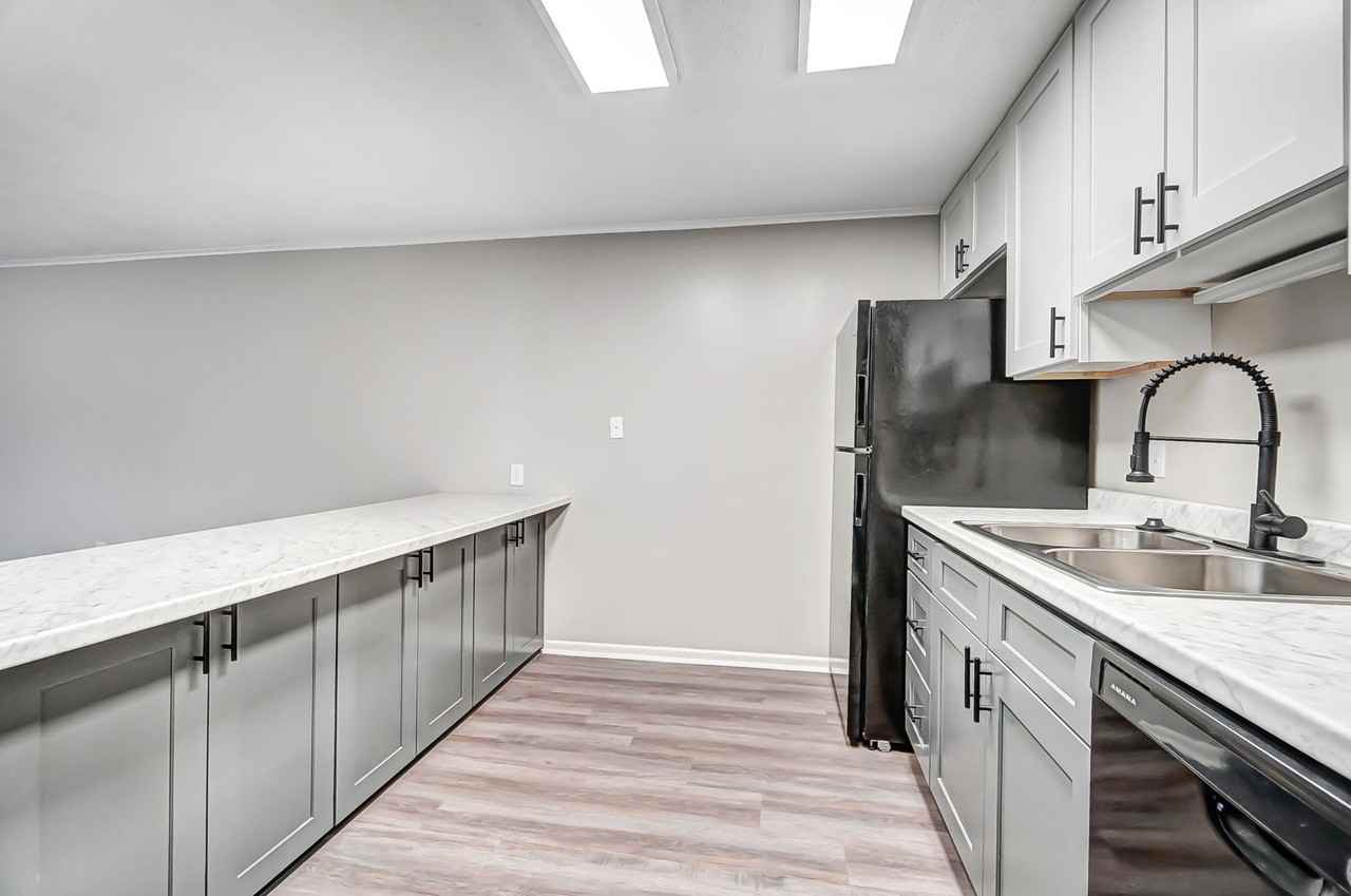 Poplar Ridge Apartments - Photo 6 of 22