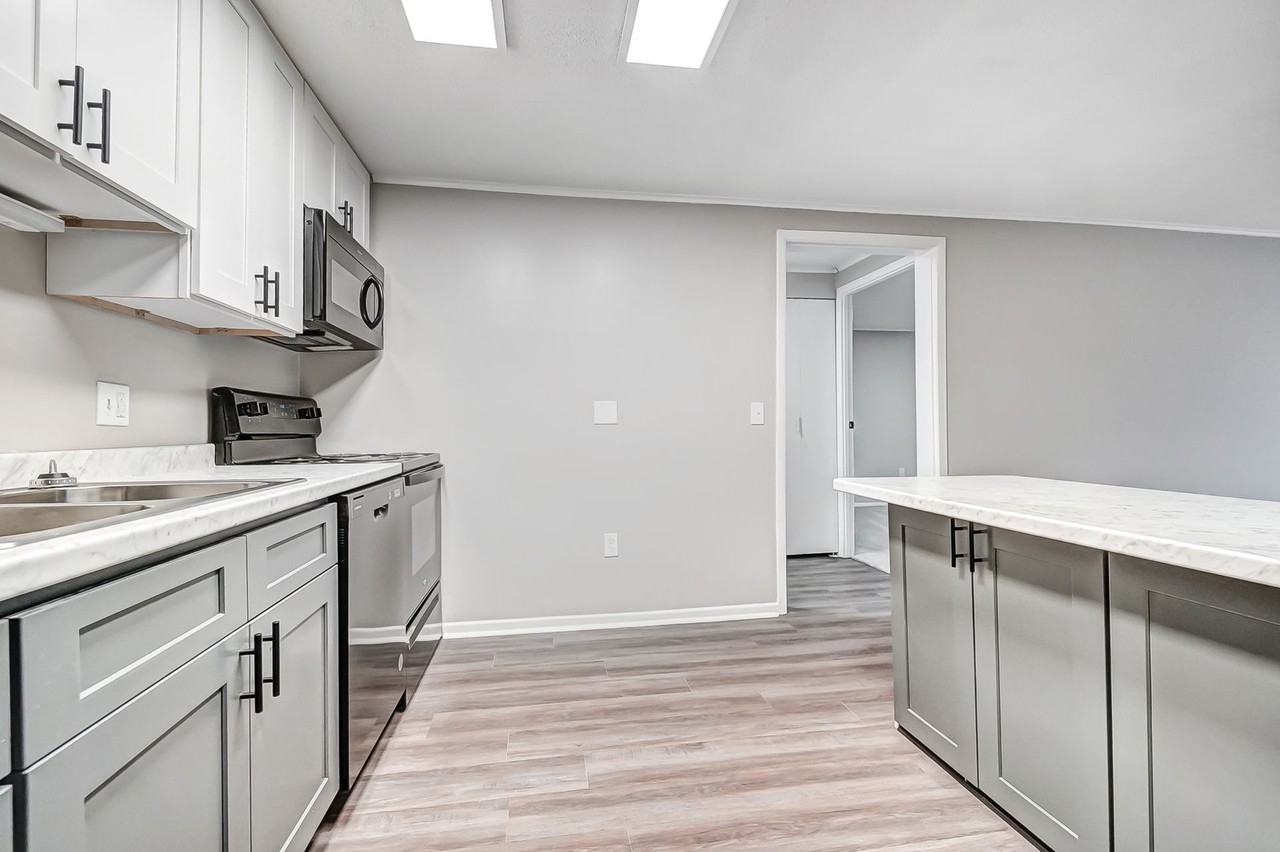 Poplar Ridge Apartments - Photo 6 of 39