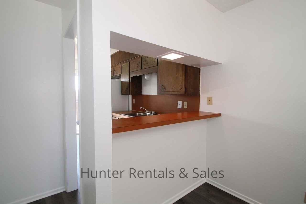 1129 Wales Dr Apt D - Photo 6 of 21