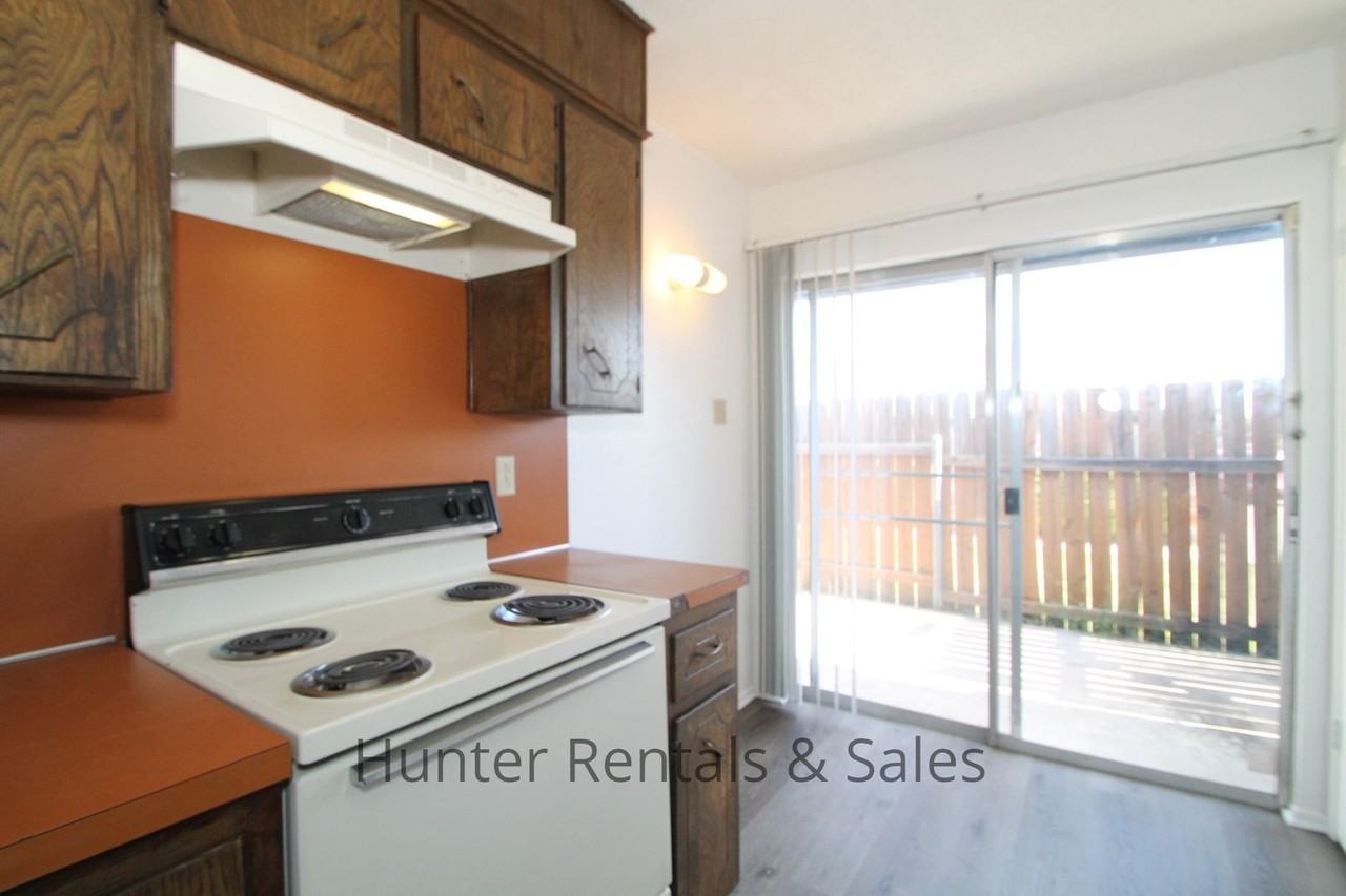 1129 Wales Dr Apt D - Photo 7 of 21