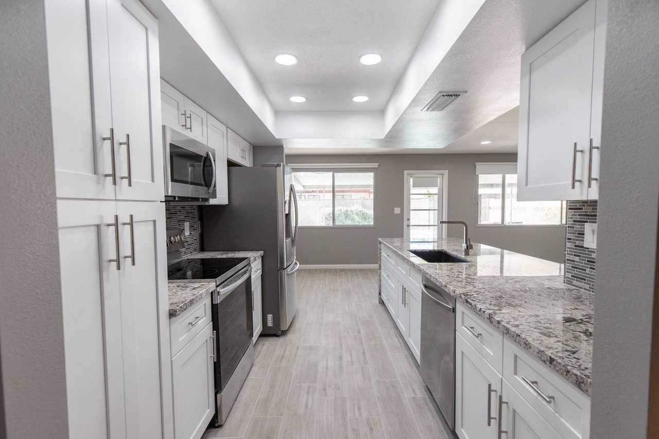 1224 E Campus Dr - Photo 2 of 45