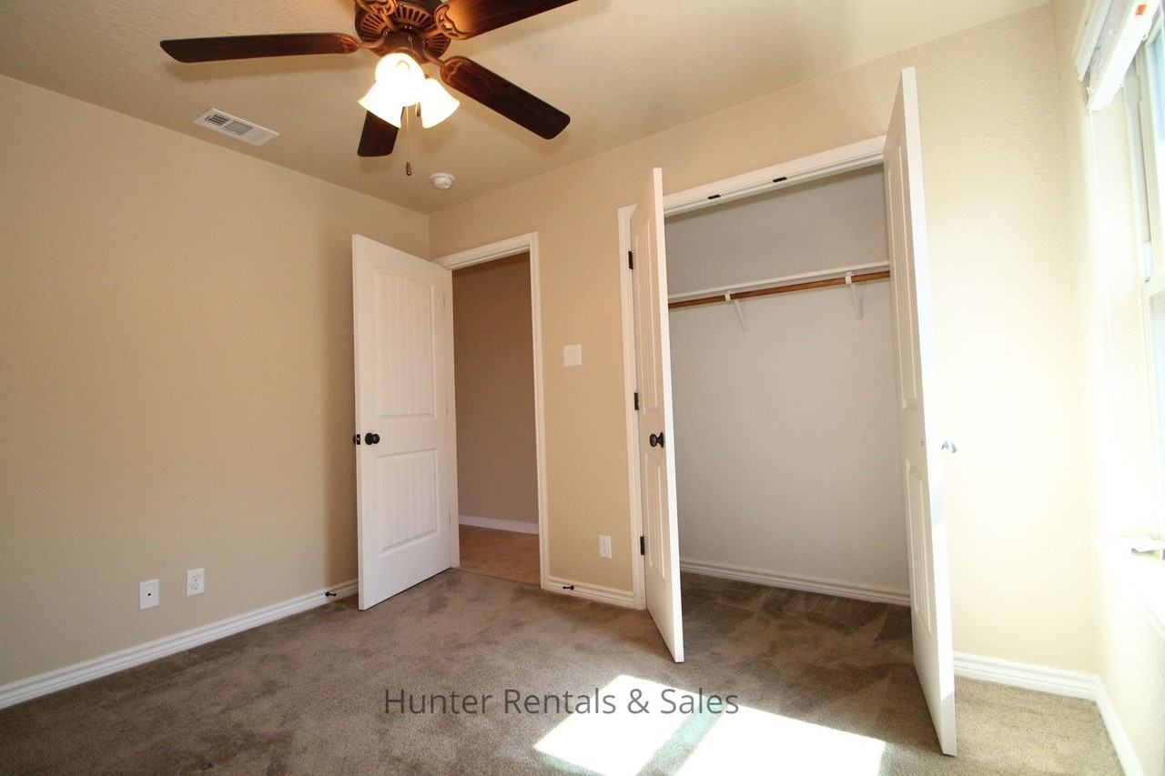 702 W Orion Dr - Photo 3 of 31