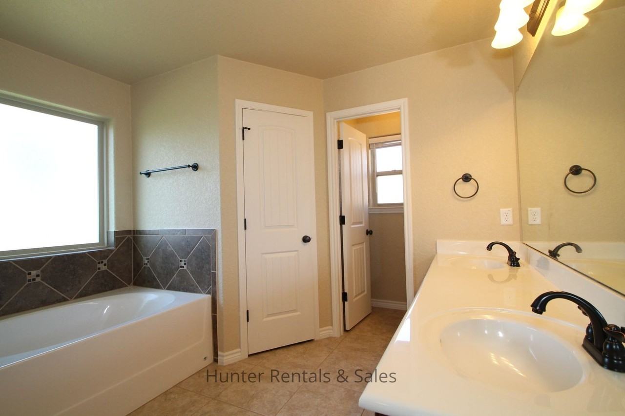 702 W Orion Dr - Photo 5 of 31