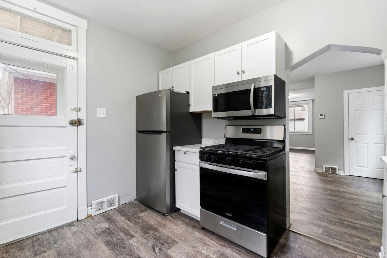 1714 Amanda St - Photo 2 of 24