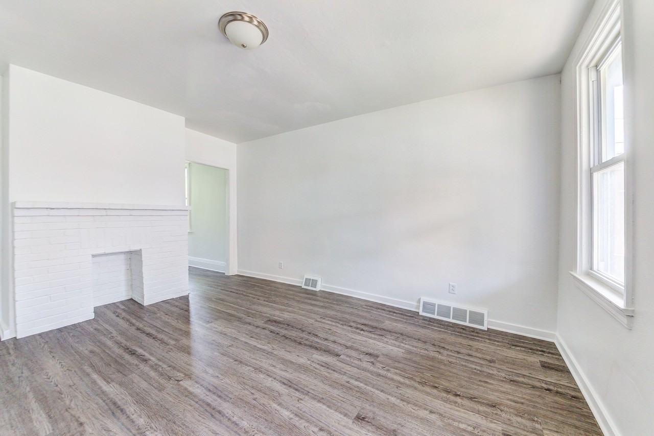 20 Sylvania Ave - Photo 2 of 17