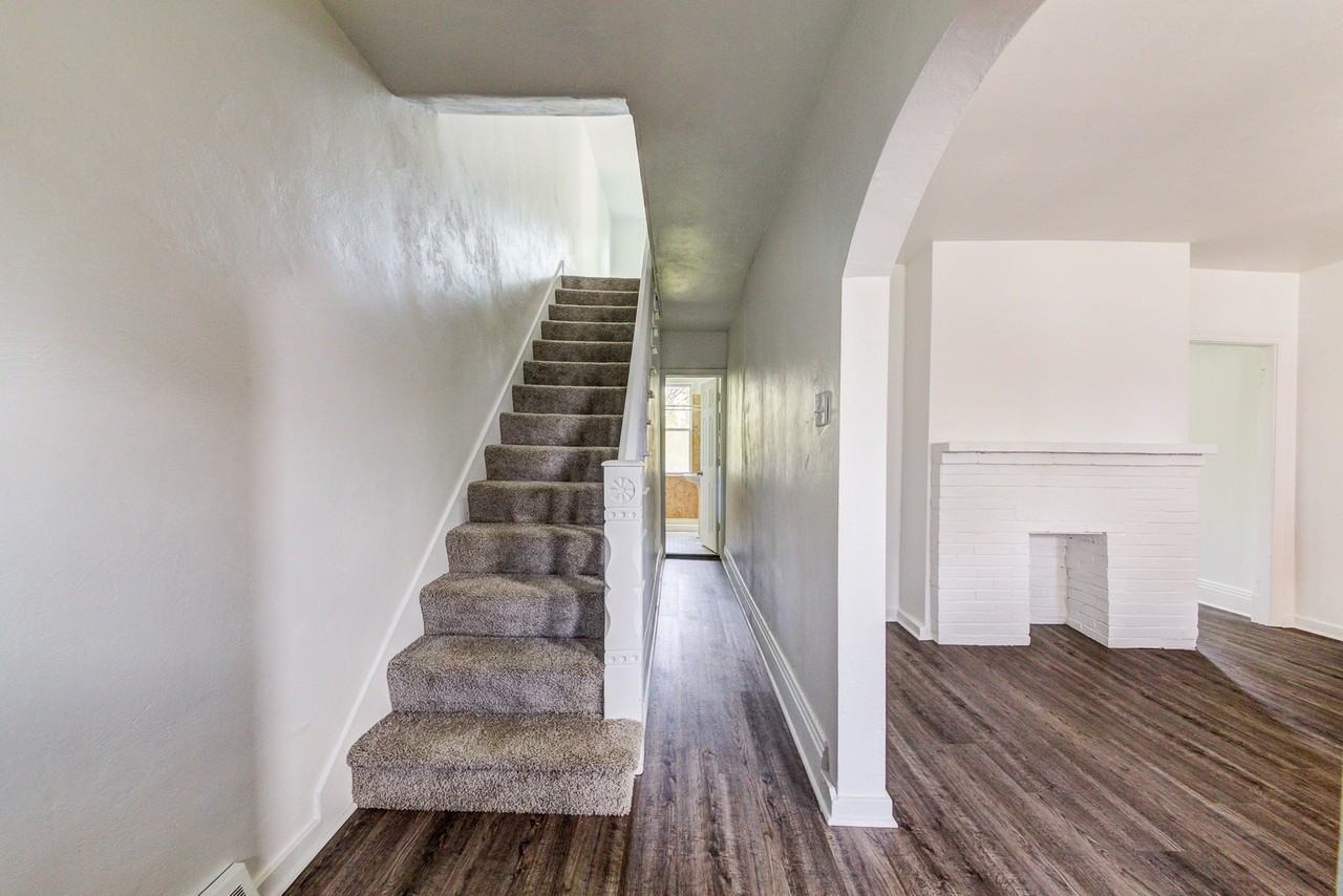 20 Sylvania Ave - Photo 3 of 17