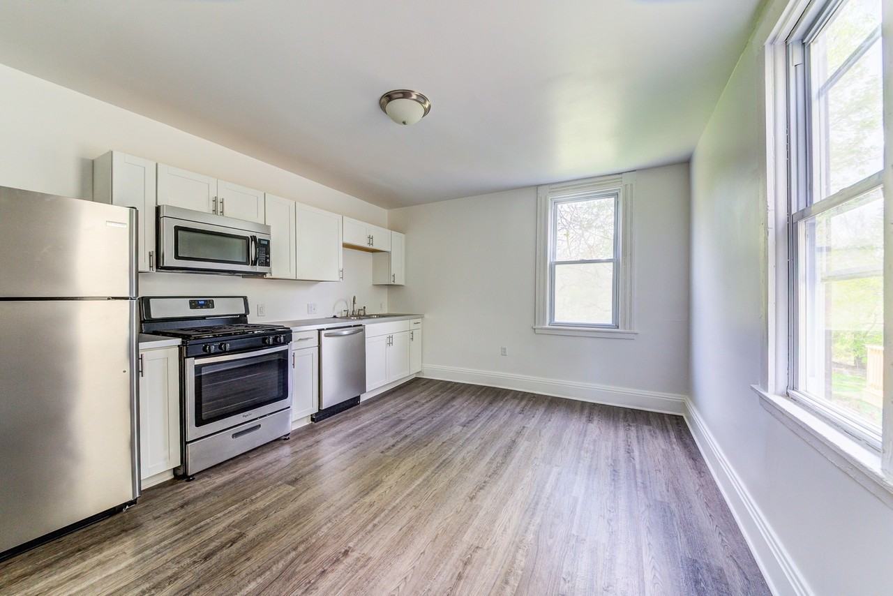 20 Sylvania Ave - Photo 6 of 17