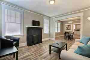 featured image of 1330 E 39th St