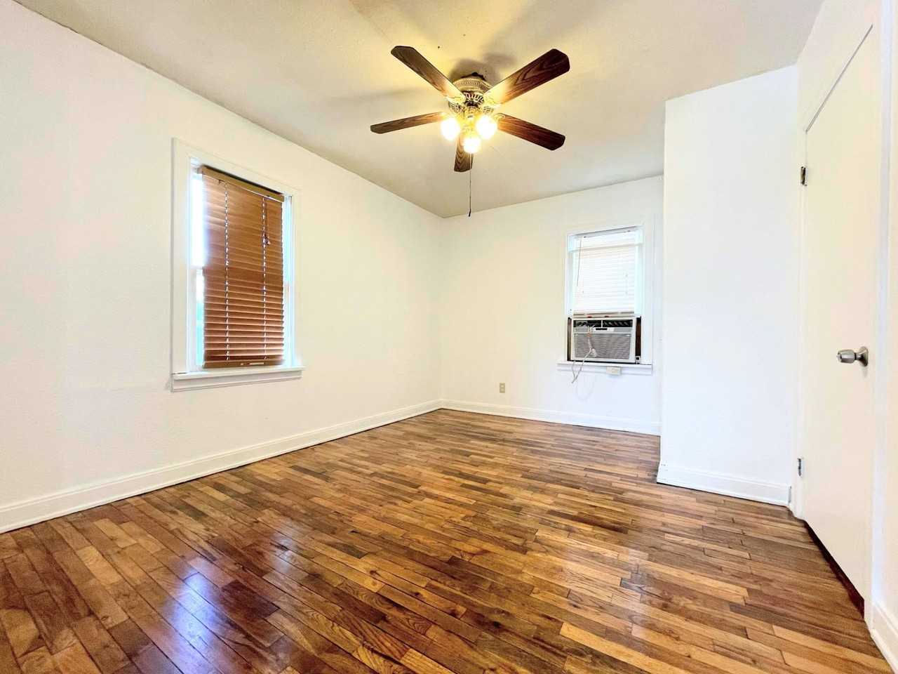 722 W 8th Ave - Photo 4 of 12