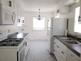 featured image of 214 N 10th Ave