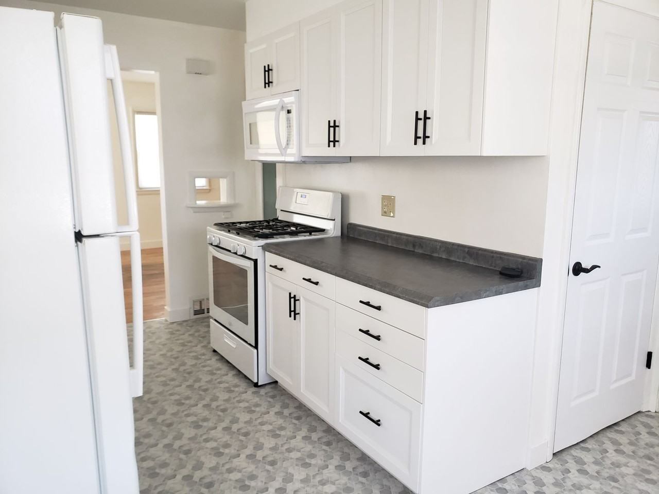 214 N 10th Ave - Photo 5 of 50