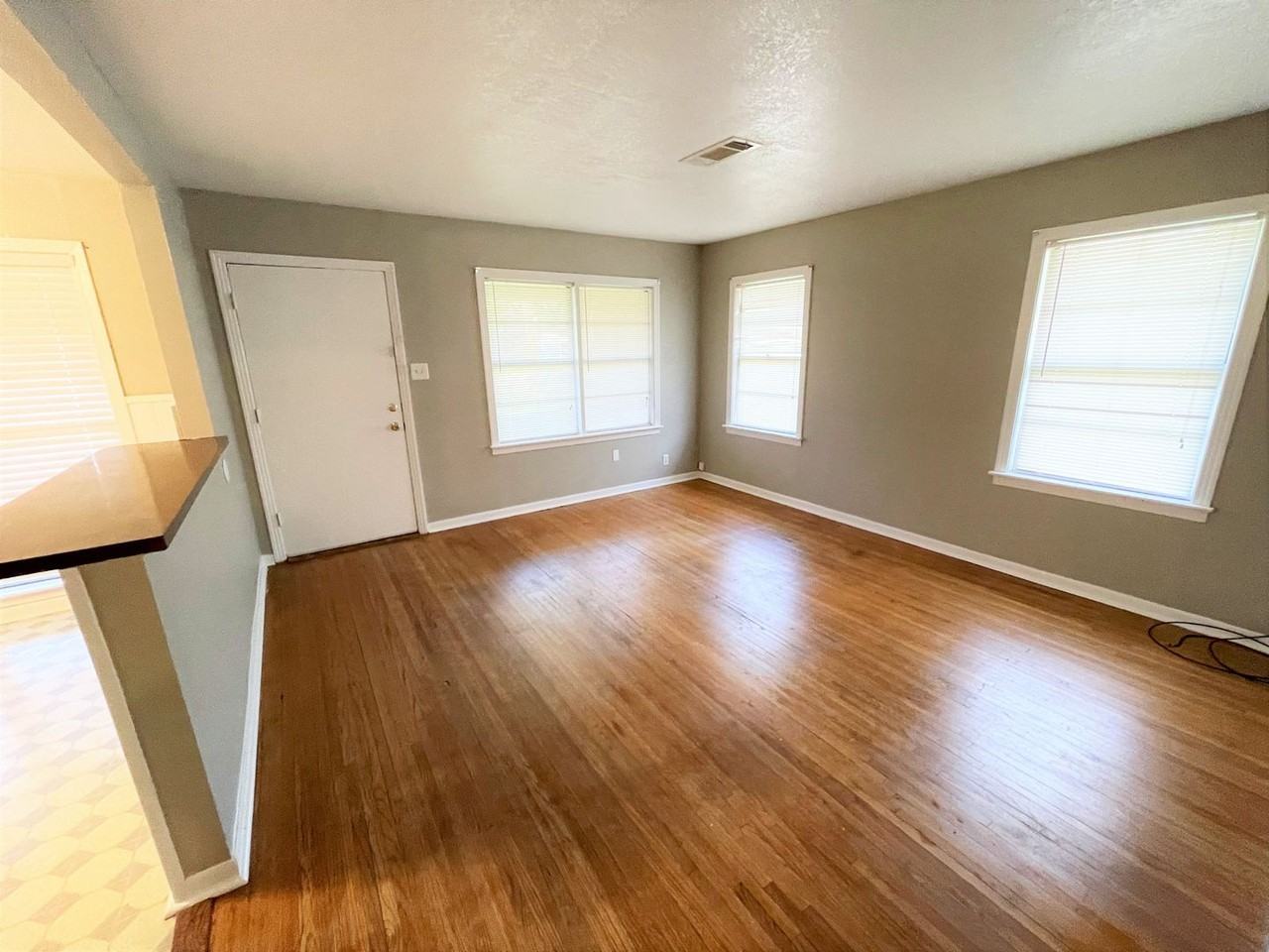 812 S 11th St - Photo 3 of 12