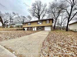 featured image of 7209 7209 / 7211 Montana Ave.