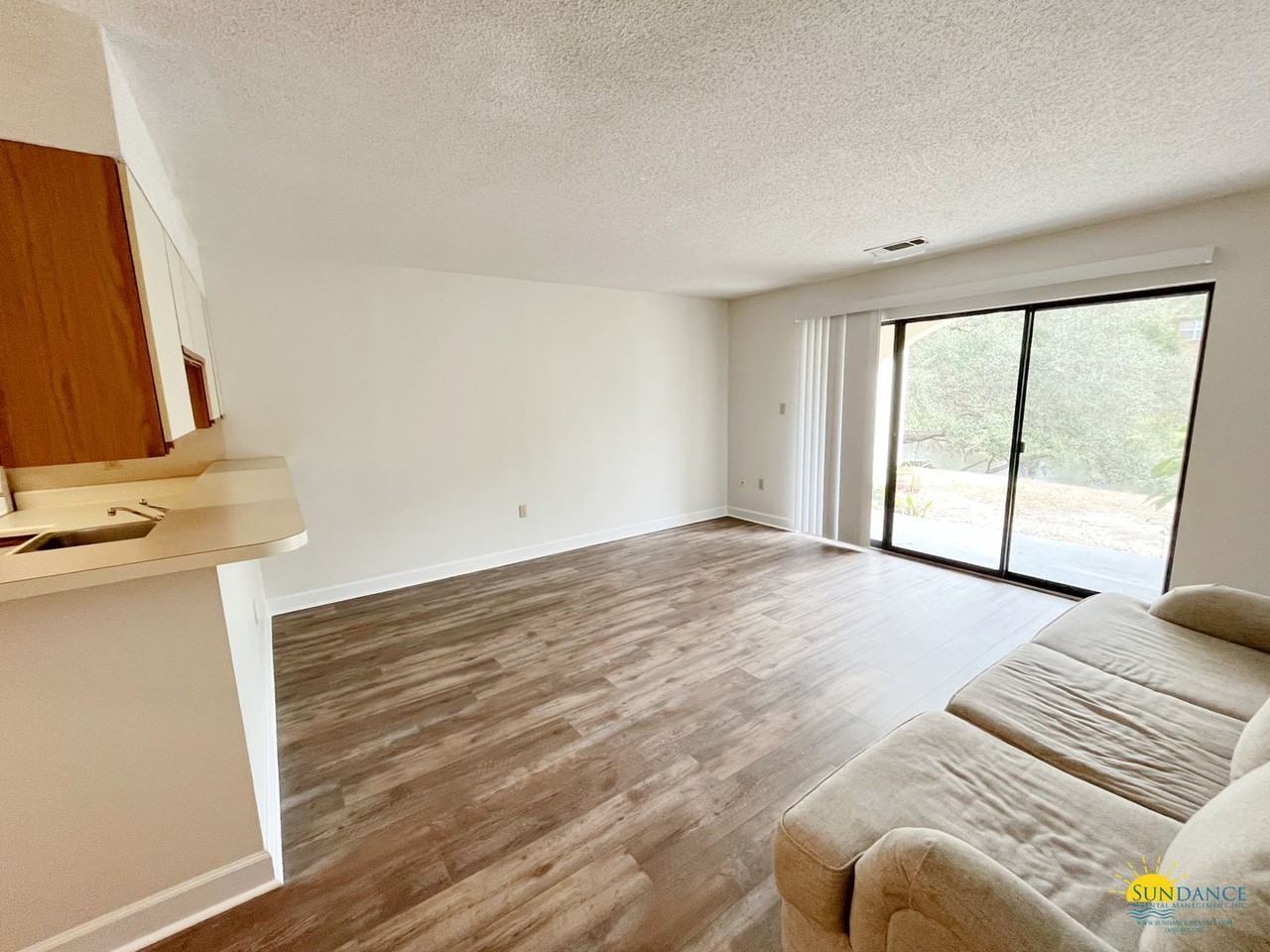 107 Westlake Ct - Photo 2 of 16