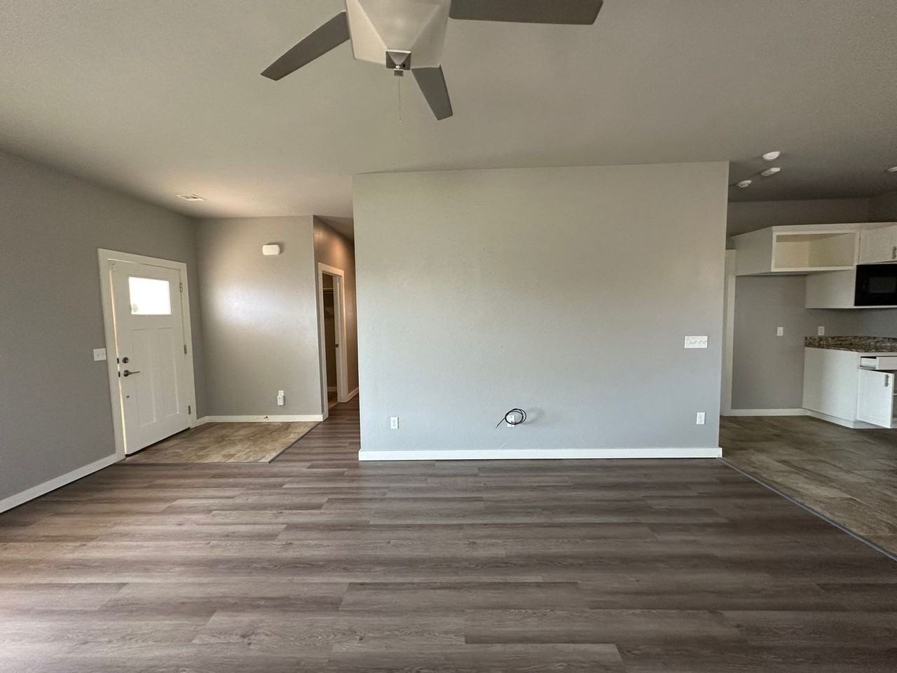 809 Lakeview Dr - Photo 4 of 19