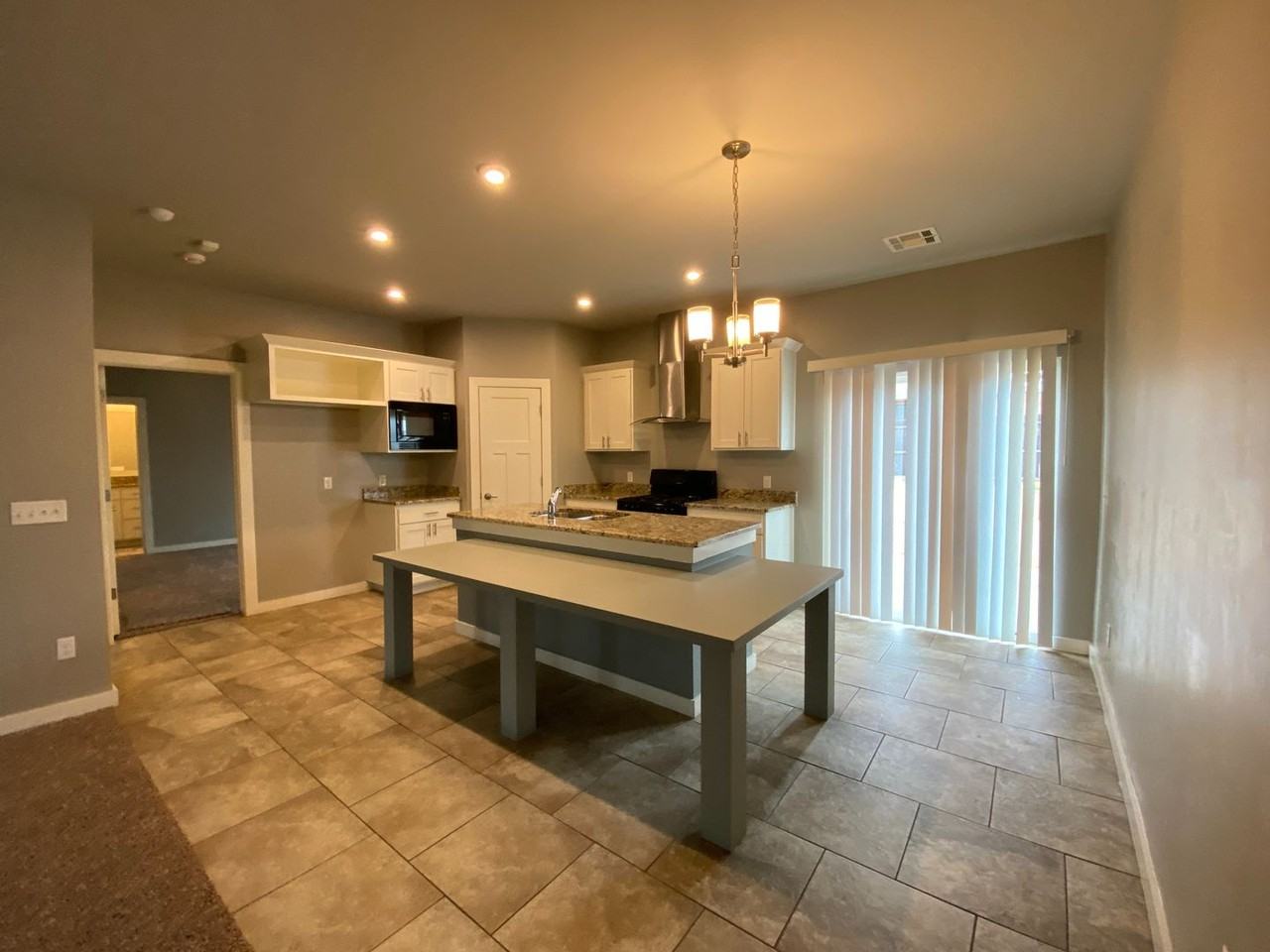 809 Lakeview Dr - Photo 5 of 19