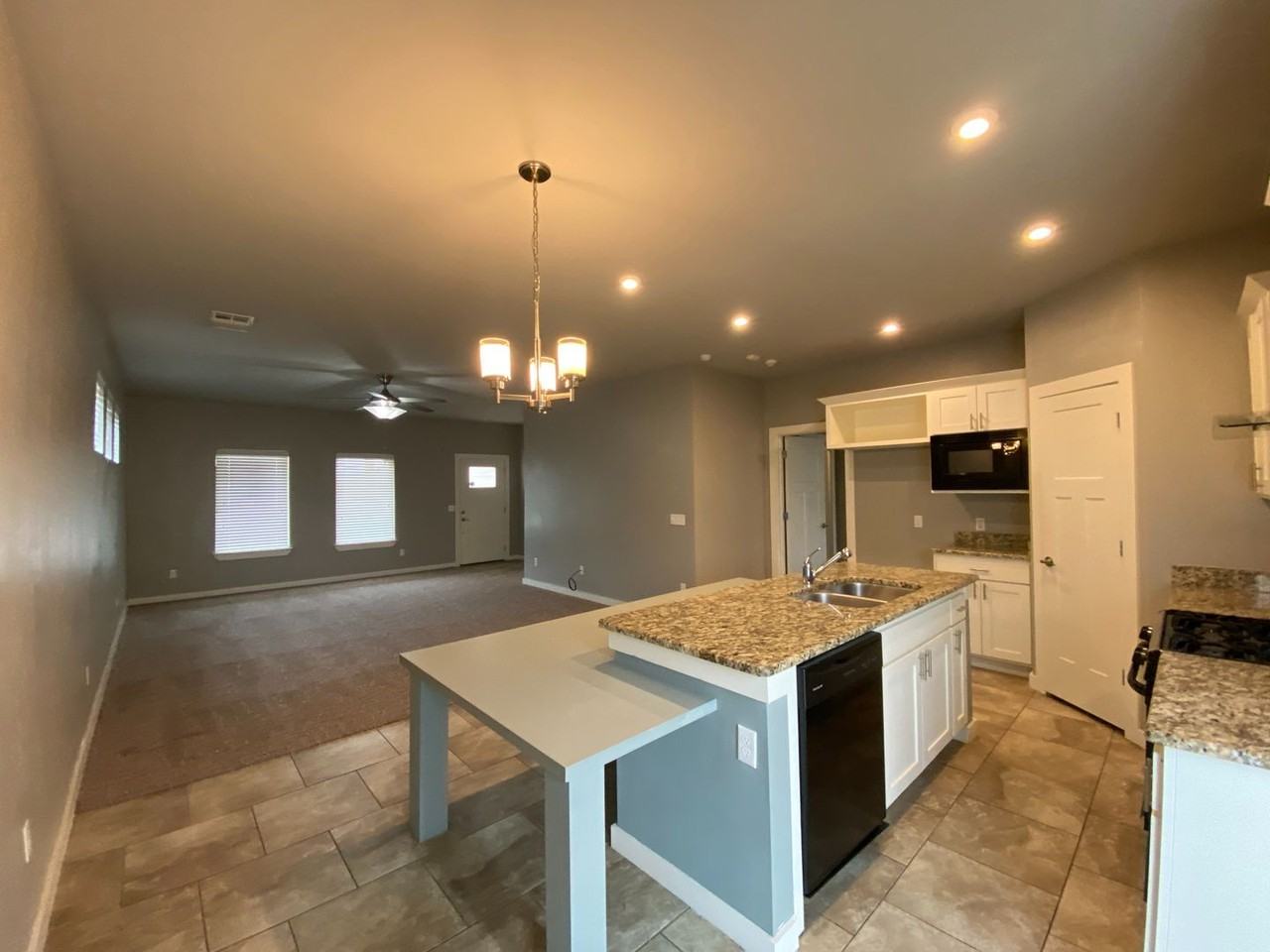 809 Lakeview Dr - Photo 6 of 19