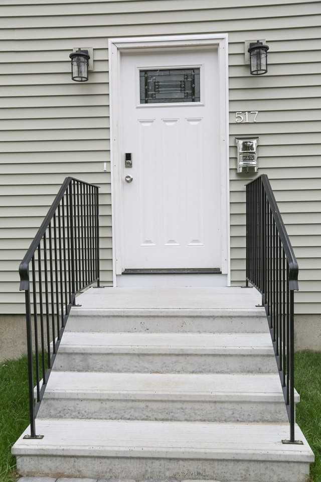 517 Admiral St - Photo 3 of 48