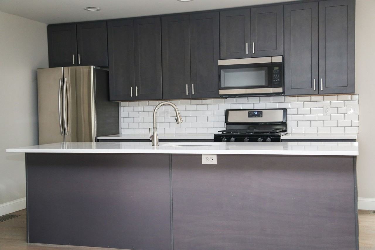 517 Admiral St - Photo 7 of 48