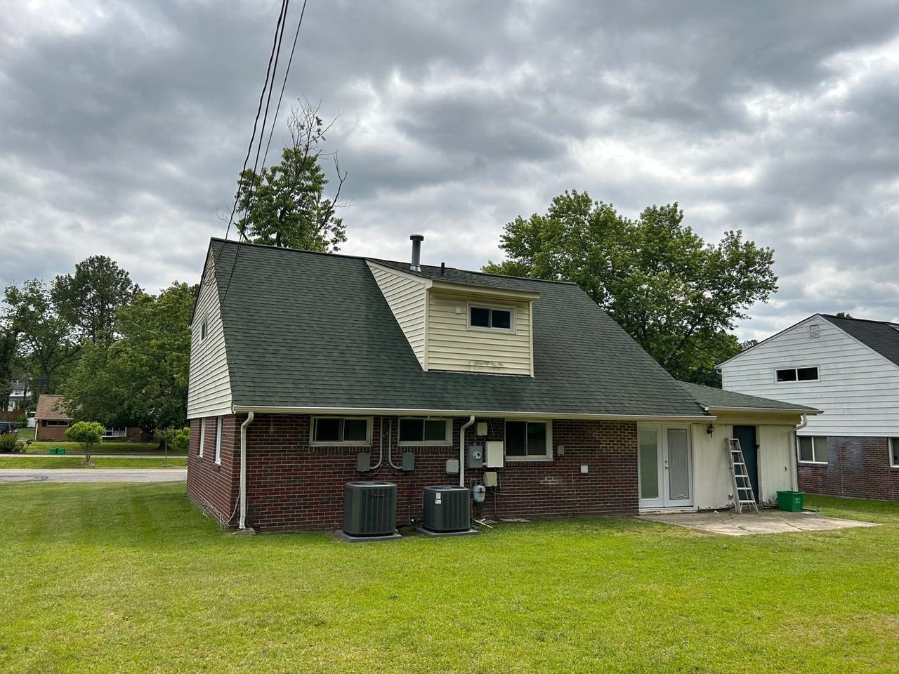 9206 Farmington Dr - Photo 3 of 26