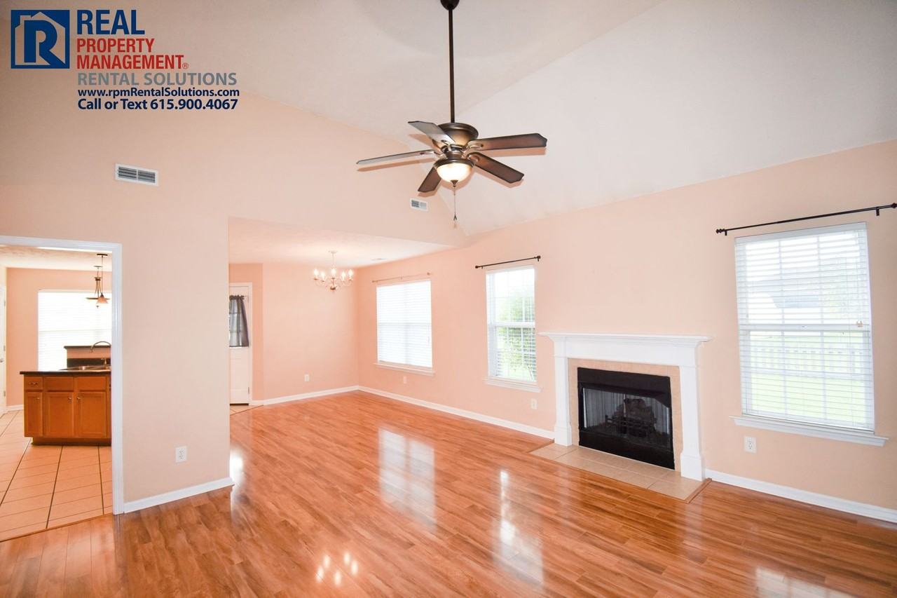 1303 Auldridge Dr - Photo 5 of 28