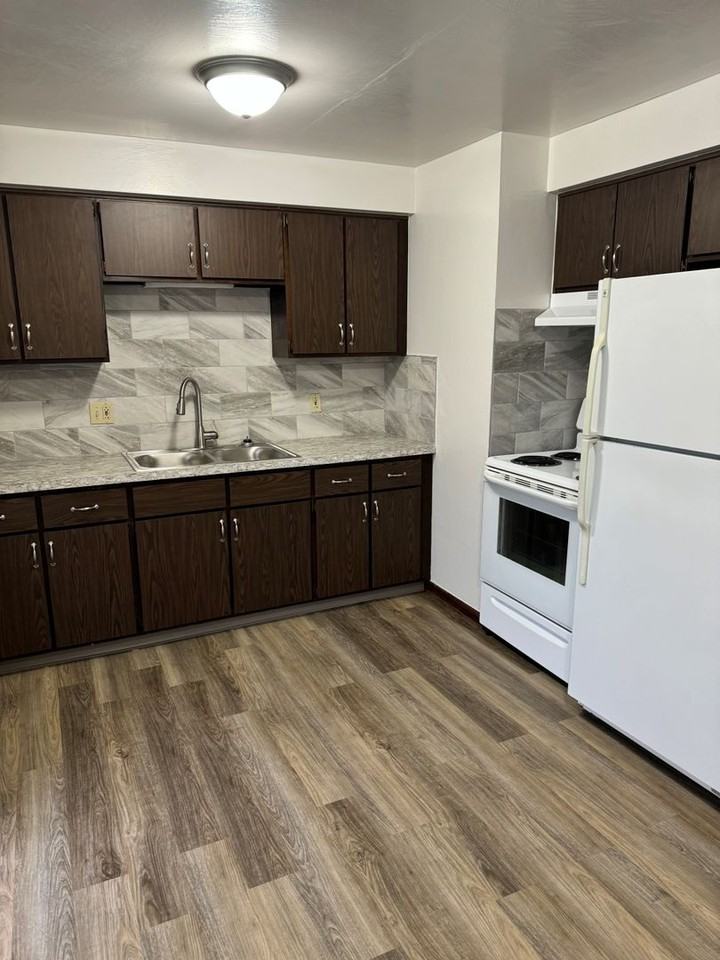 240 Center Street - Photo 3 of 6