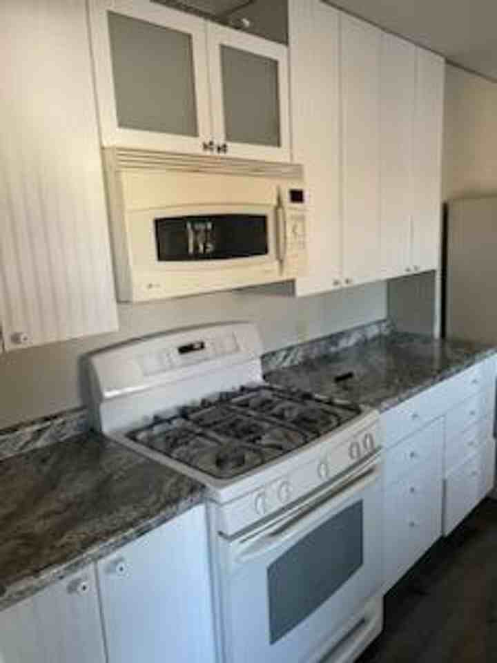 403 S Broadway Ave - Photo 2 of 11