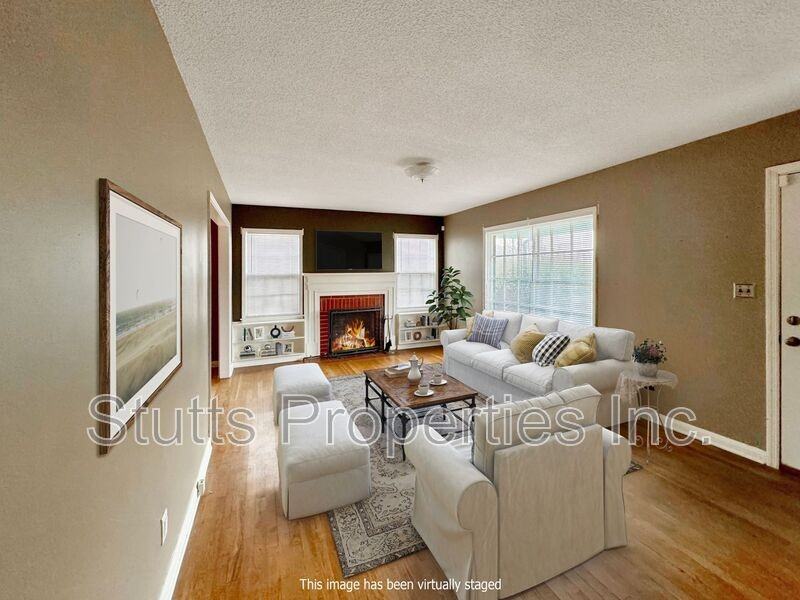 1107 E 3rd St - Photo 2 of 10