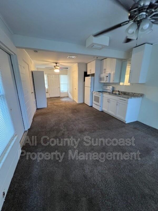 2621 40th Ave N #C - Photo 2 of 11