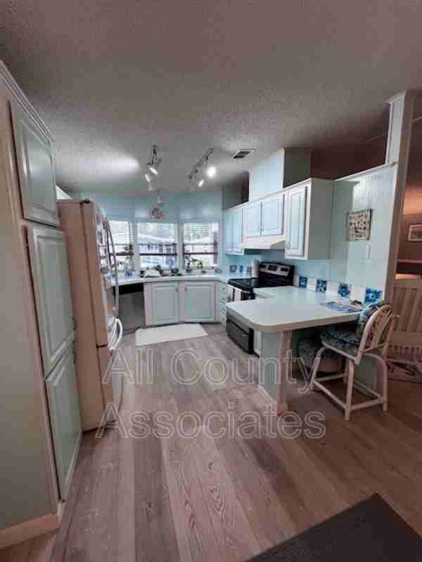 8104 Cedar Creek Dr - Photo 2 of 12