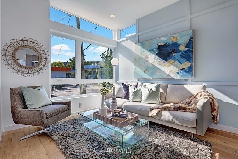 632 10th Avenue East - Photo 3 of 23