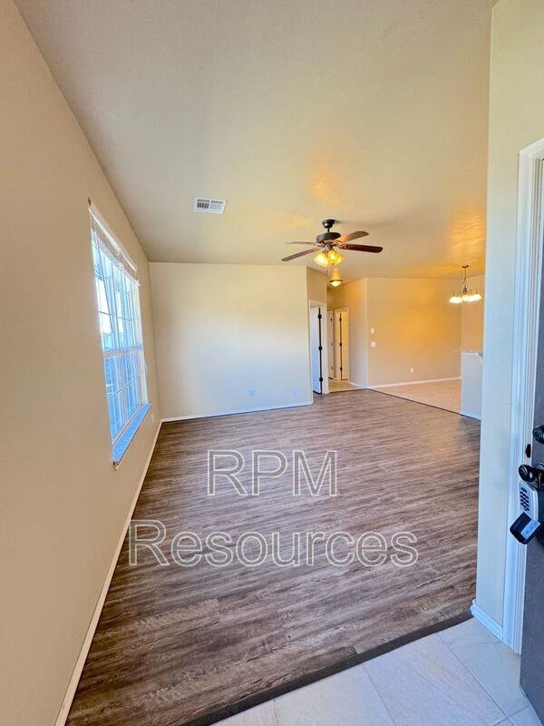 127 Bison Court Way - Photo 4 of 21