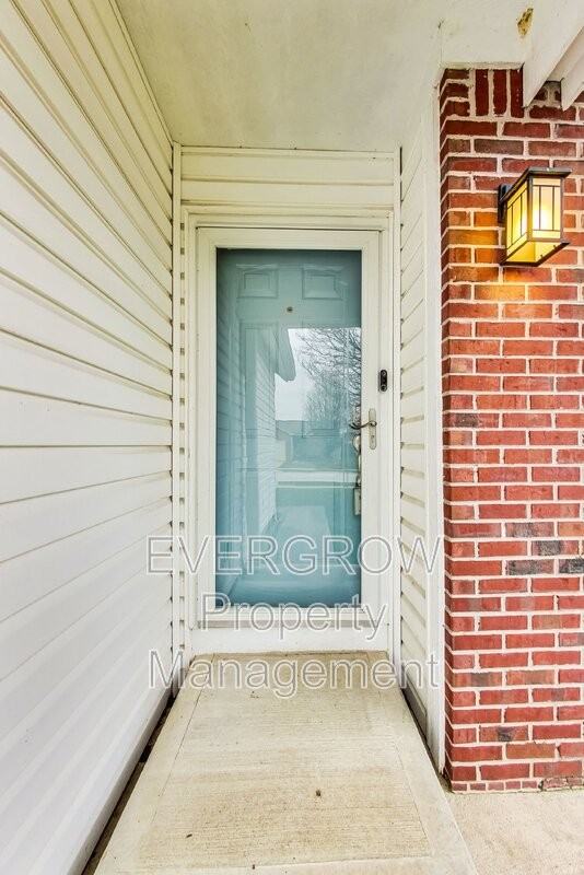 1115 Spend A Buck Ct - Photo 4 of 50