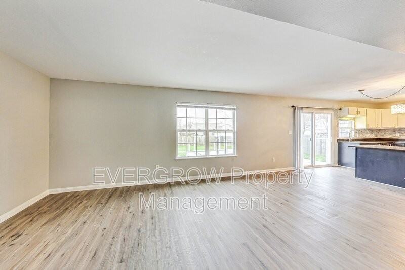 1115 Spend A Buck Ct - Photo 5 of 50