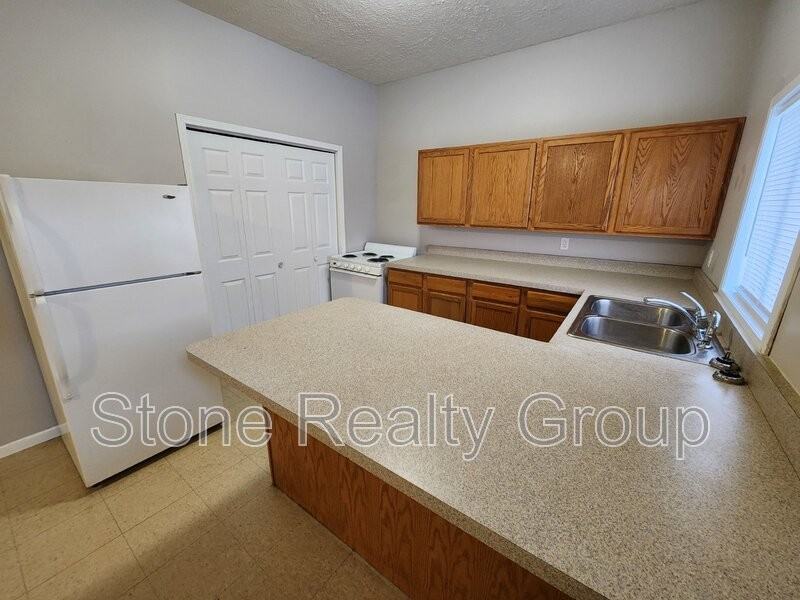 2482 N Main St - Photo 3 of 7