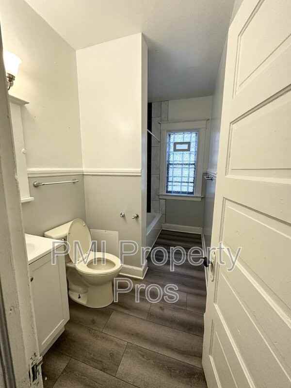 801 S 32nd St Uppr Front - Photo 2 of 7