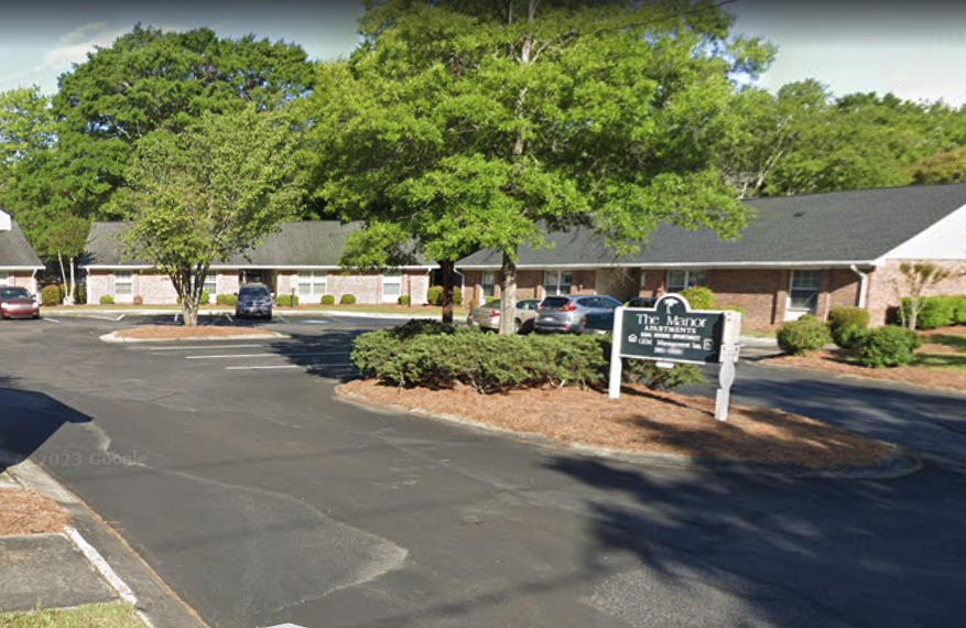 The Manor - Photo 4 of 5