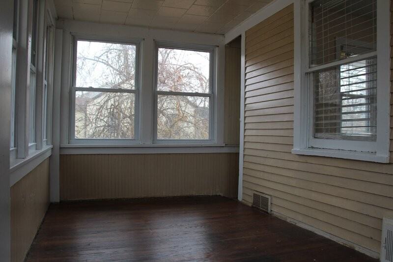 1620 Franklin Ave - Photo 2 of 9