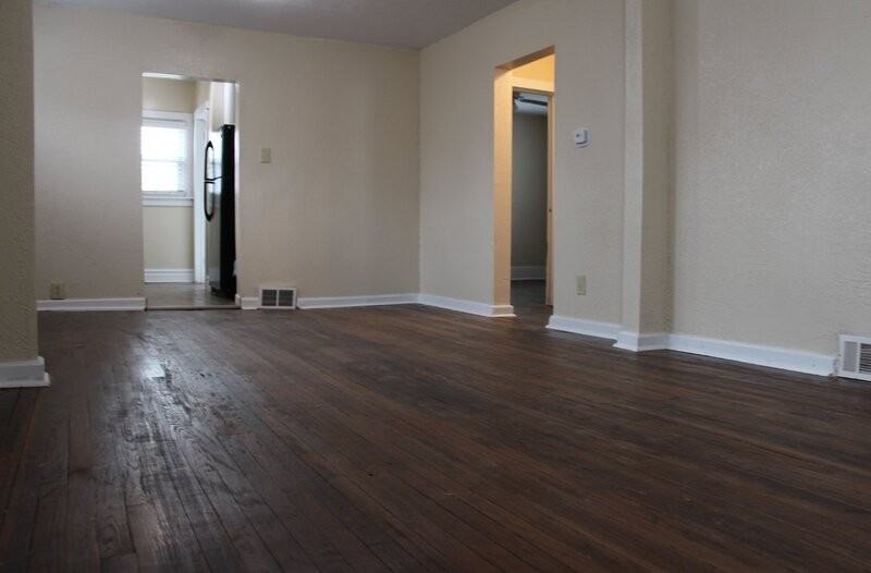 1620 Franklin Ave - Photo 3 of 9