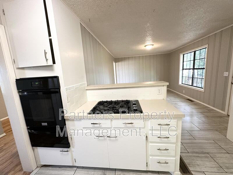 2201 W Deane St - Photo 2 of 31